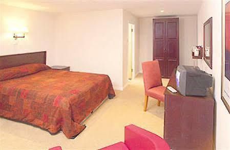 Hotel St Lawrence Luton  Exteriér fotografie